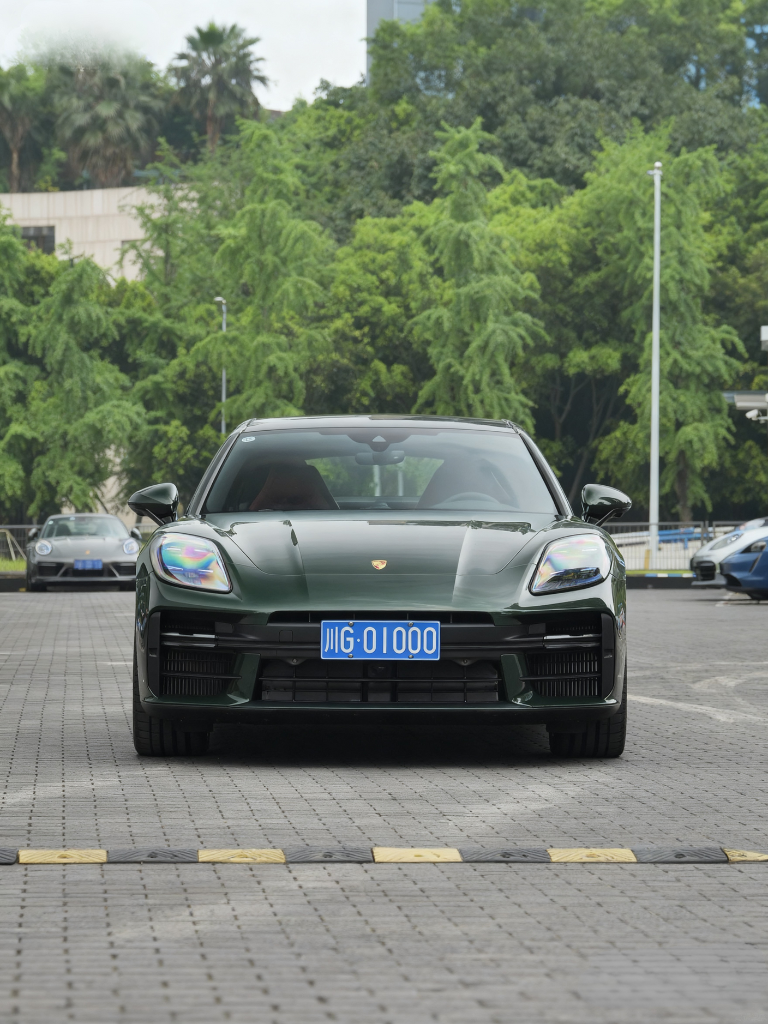 川G·01000 | 这张车牌，才是老板们的「移动身份名片」